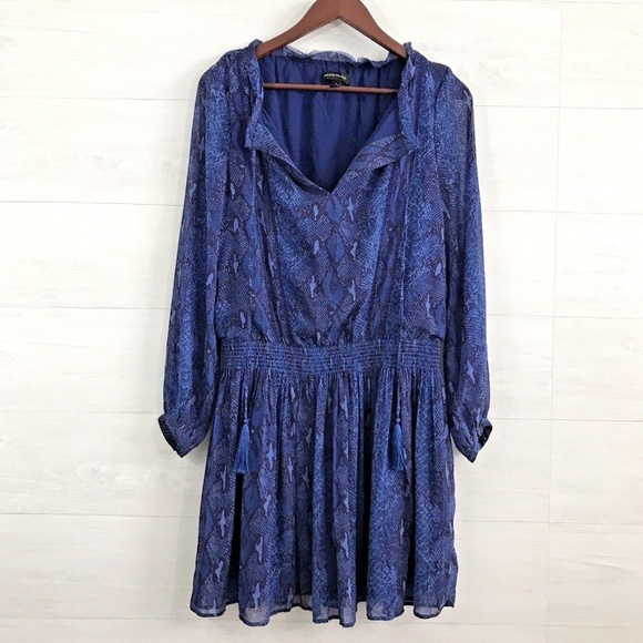 Banana Republic Dresses & Skirts - Banana Republic Blue Snake Print Drop Waist Dress